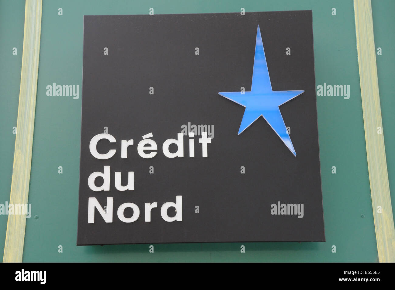 Segno e il logo della banca francese Crédit du Nord. Questo ramo è in Alès nella regione del Gard del sud della Francia. Foto Stock