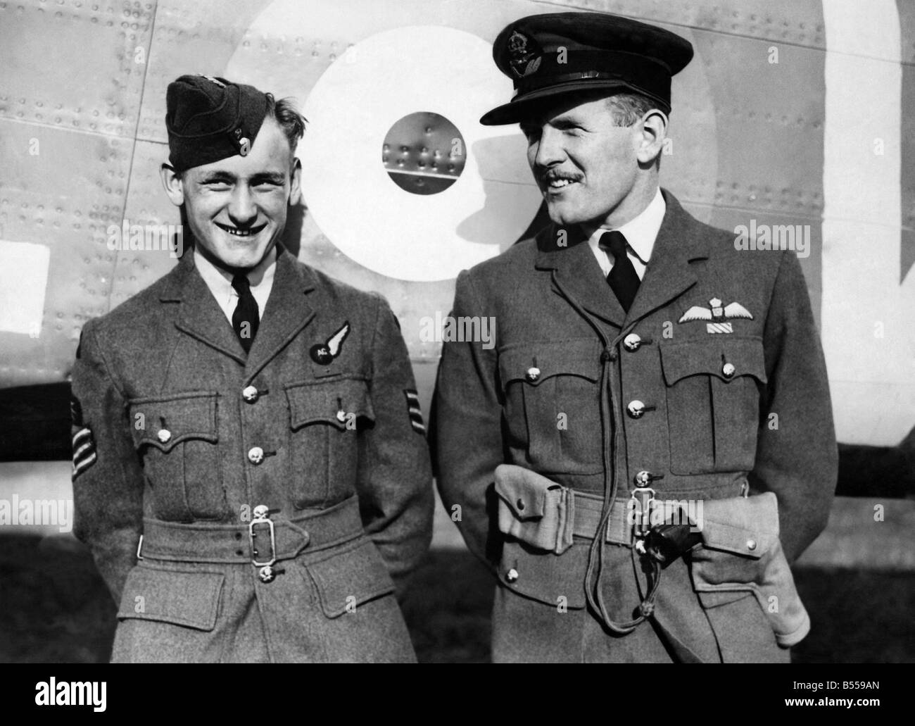 Sgt. John Hannah V.C. con pilota ufficiale C.A. Connor D.F.C. ucciso. Ottobre 1940 P011343 Foto Stock