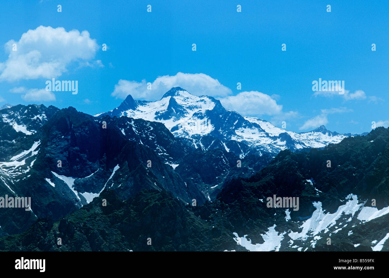 Vista delle montagne dei Pirenei dal Pic du Midi de Bigorre Osservatorio astronomico Foto Stock