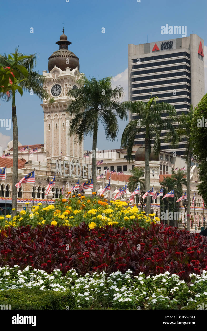 In stile moresco palazzo del Sultano Abdul Samad situato di fronte a piazza Merdeka è sormontato da un 40 m a forma di cupola di clock tower, Kuala Lumpur, Malesia Foto Stock