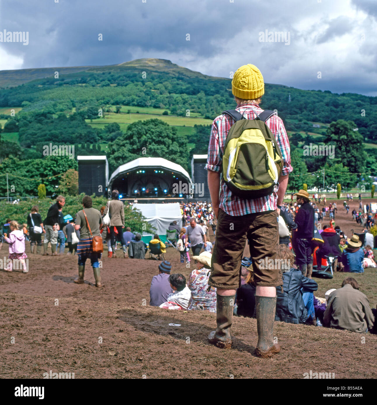 La vista di un uomo hippie rilievi del Green Man sito del Festival e stadio vicino a Crickhowell e Abergavenny in Galles Centrale UK KATHY DEWITT Foto Stock