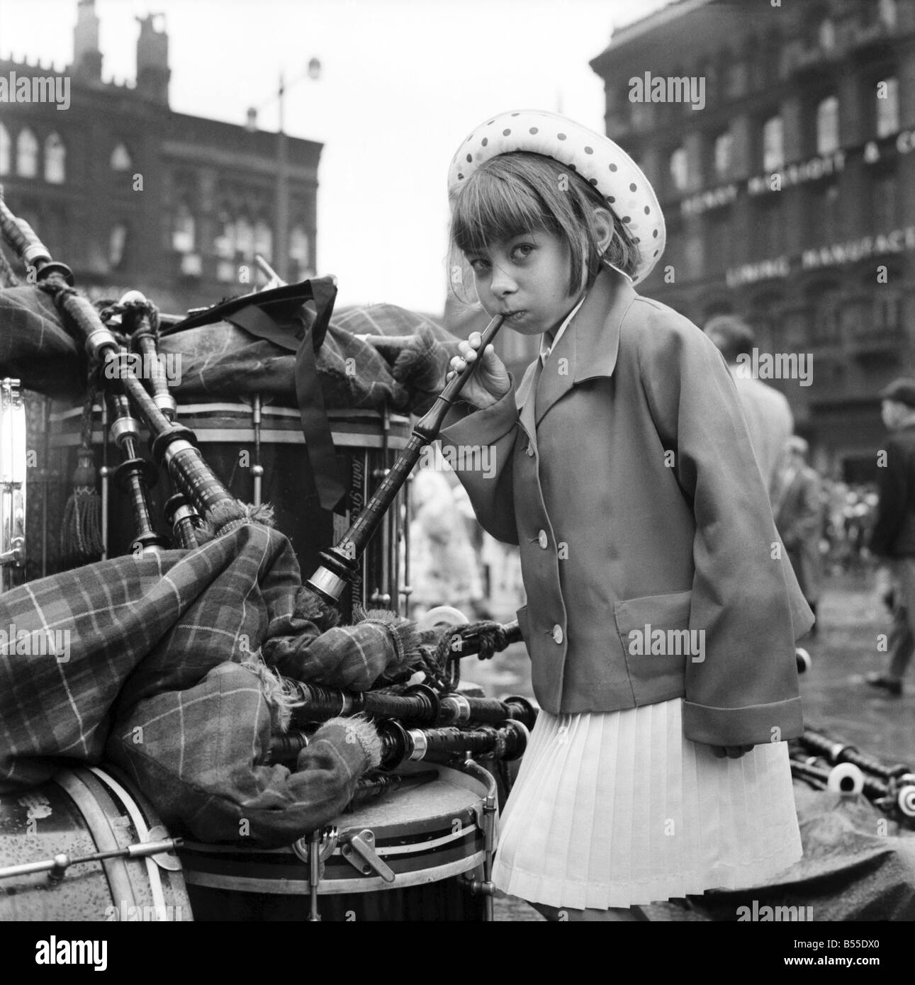 Manchester passeggiate di Pentecoste. I bambini/folle/celebrazioni. Giugno 1960 M4479-005 Foto Stock