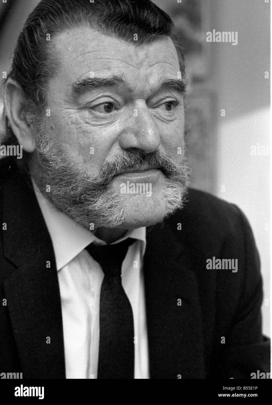 Jack Hawkins intervistata da Donald Zec a Westmead Lodge Westmead Dover Park Drive Roehampton Gennaio 1968 Y33 Foto Stock