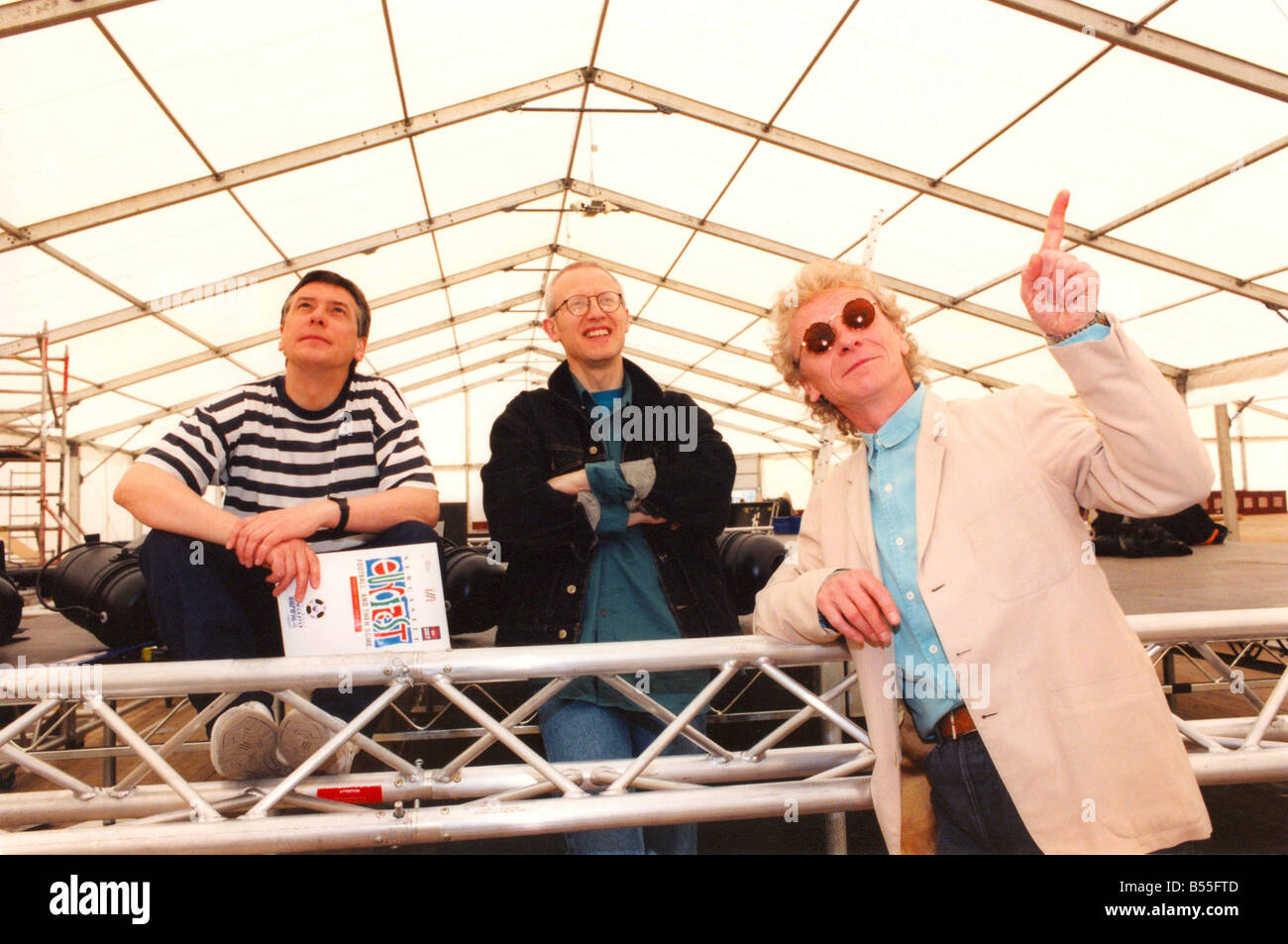 Marty Craggs Ray Laidlaw e Billy Mitchell di Lindisfarne preparare per il concerto di benvenuto per Newcastle Eurofest come parte dell'Euro 96 05 06 96 Foto Stock