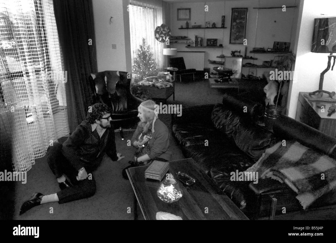 Il cantante Rolf Harris che vive in Sydenham, Kent, ha comprato la casa adiacente la propria terrazza moderna. Egli avrebbe deciso come Foto Stock