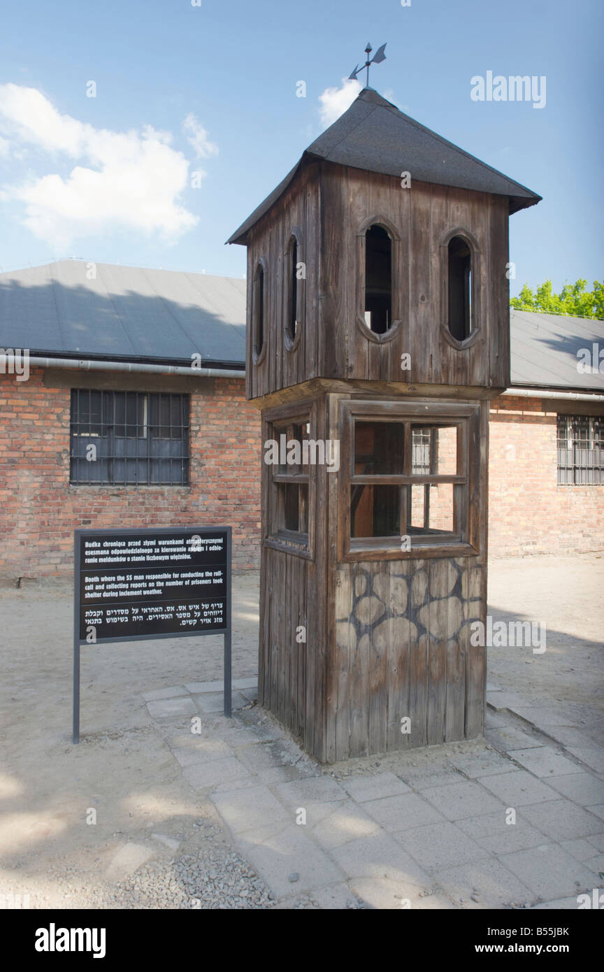 Shelter stand per SS Officer presso il roll call square nell'ex campo di concentramento di Auschwitz ho Foto Stock