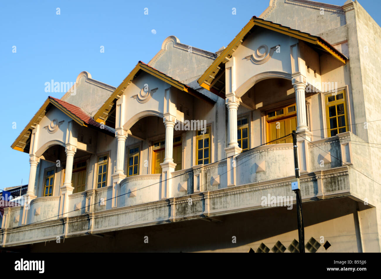 Edificio coloniale jl batang arau padang sumatra indonesia Foto Stock