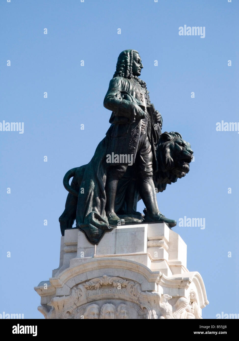 Statua di Marques de Pombal sul monumento in Praca Marques de Pombal, Lisbona, Portogallo Foto Stock