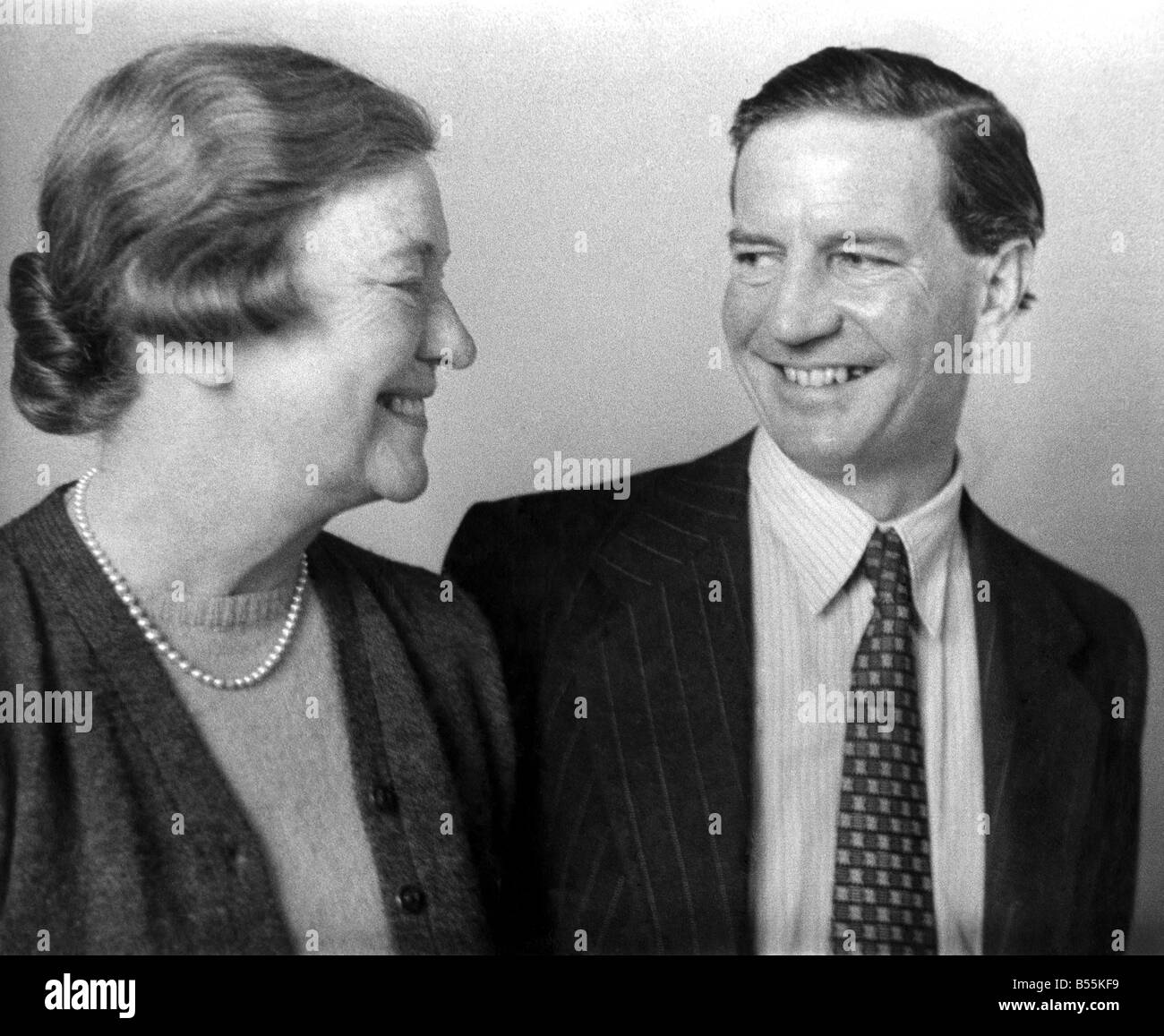 Ufficio estero ufficiale di Harold Philby e sua madre. Novembre 1955 P009632 Foto Stock