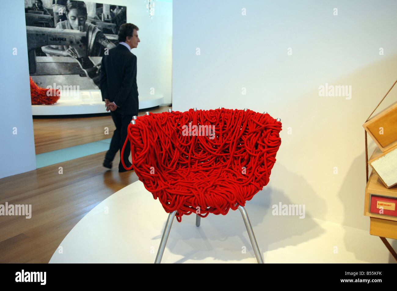 Il Museo delle Arti e Design si apre a Columbus Circle a New York Foto Stock