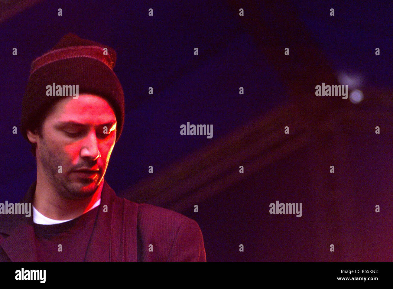 T sul fiume Concerto Belfast Irlanda del Nord Giugno 1999 American attore e cantante Keanu Reeves ha suonato con la sua band Dogstar in Laganside s T sul fiume a Belfast Irlanda del Nord Foto Stock