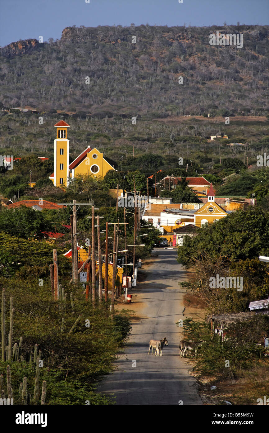 West Indies Bonaire Rincon borgo la strada principale chiesa Foto Stock