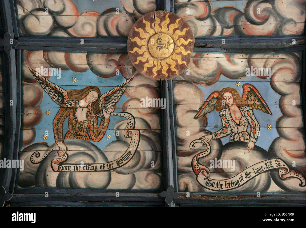 Giacobino soffitto dipinto mostra nuvole angeli e il sole di San Pietro e di San Paolo chiesa parrocchiale Muchelney nel Somerset in Inghilterra Foto Stock