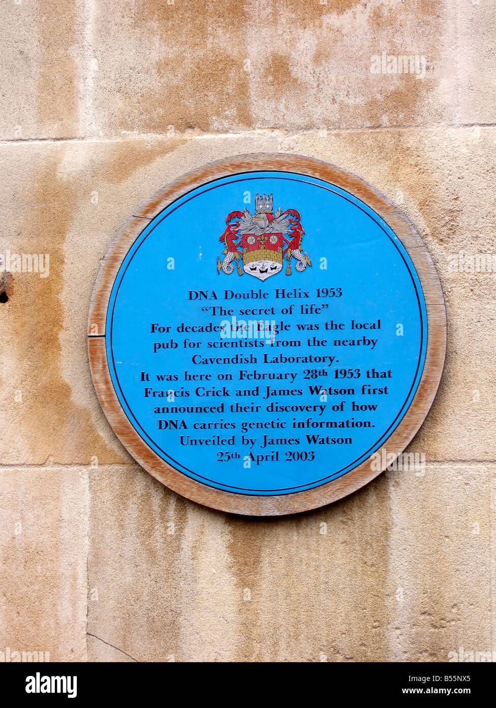 DNA di placca commemorativa sulla parete della Eagle public house Cambridge Inghilterra England Foto Stock