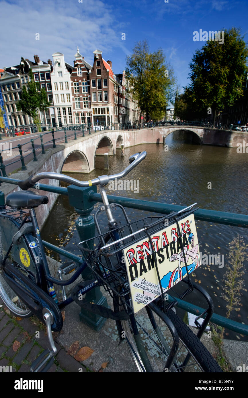 Canale Keizersgracht in Amsterdam con noleggio biciclette Paesi Bassi 2008 Foto Stock