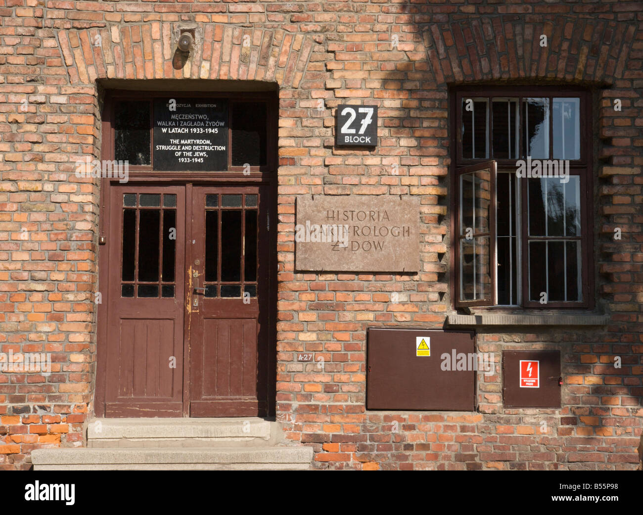 Ingresso al blocco 27 nell'ex campo di concentramento di Auschwitz ho Foto Stock