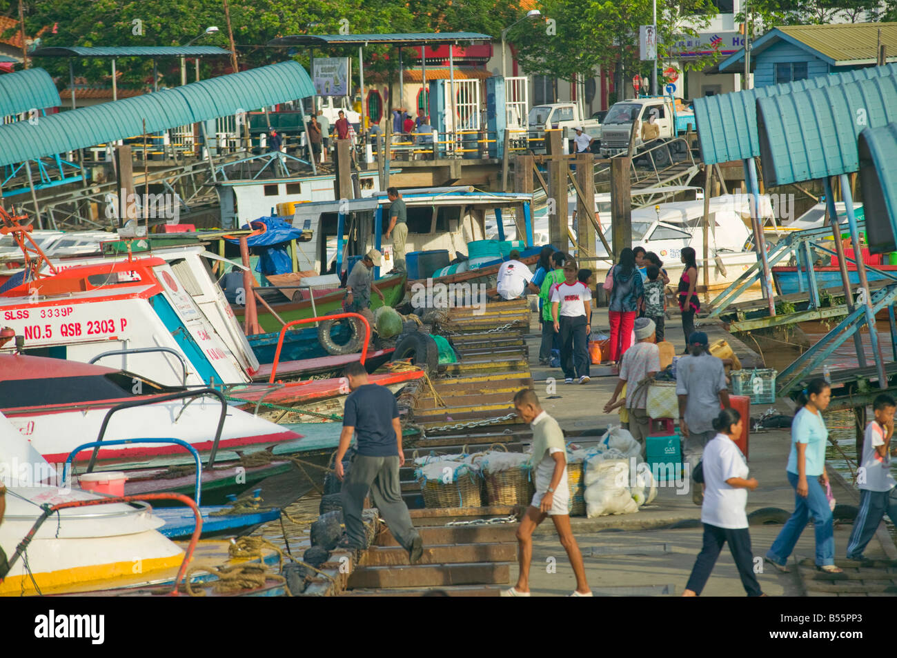 Il porto dei traghetti a Sibu sul fiume Rejang Sarawak Malaysia Foto Stock