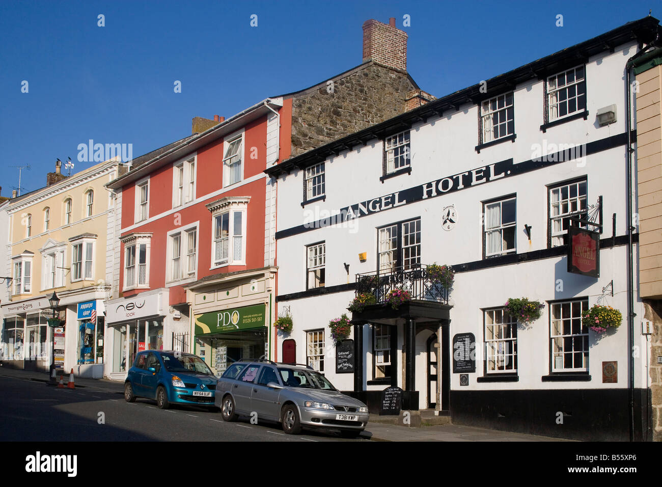 Helston Coinagehall Street Angel Inn case tipiche della Cornovaglia Gran Bretagna Regno Unito Foto Stock