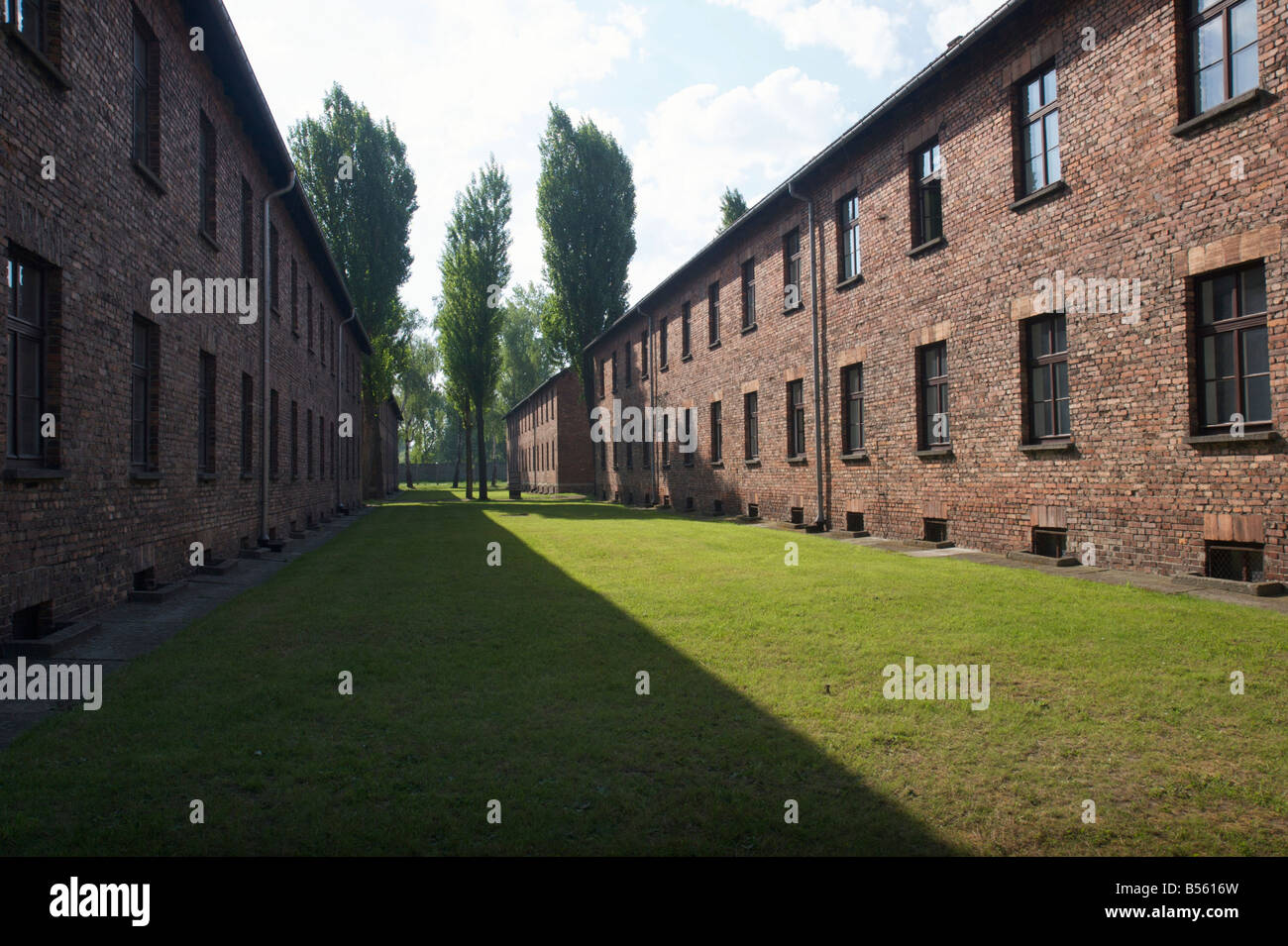 Due ex carcere di blocchi di edifici in mattoni nel campo di concentramento di Auschwitz ho Foto Stock