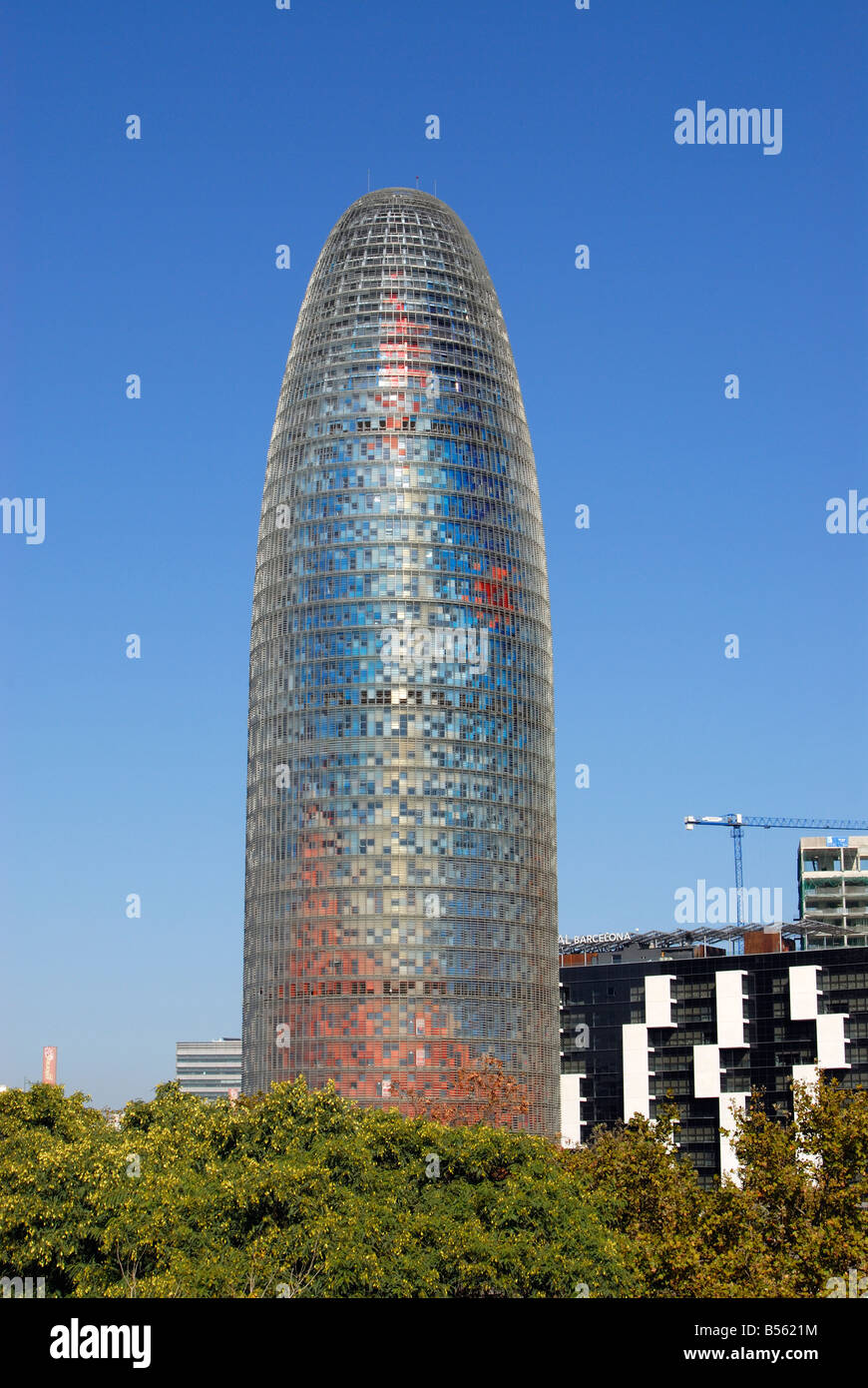 Moderna Torre di Agbar Tower grattacielo a Plaça de les Glòries Catalanes a Barcellona Catalonia Spagna Foto Stock