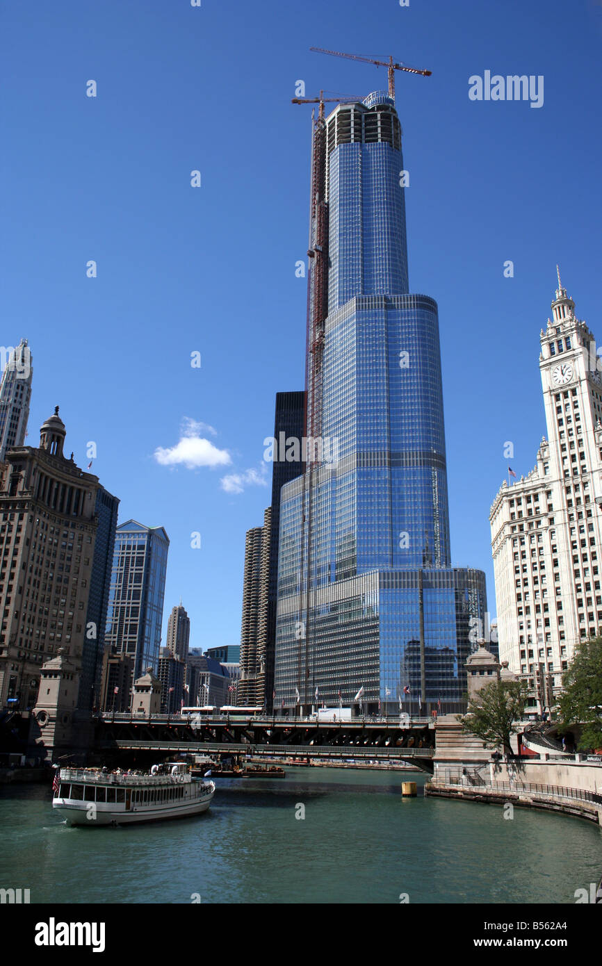 Trump Tower e il fiume Chicago. Foto Stock