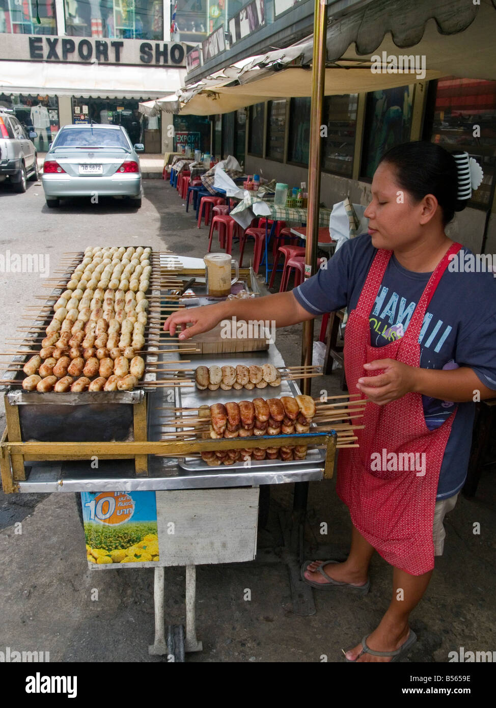 Grigliata di banane per le strade di Bangkok in Thailandia Foto Stock
