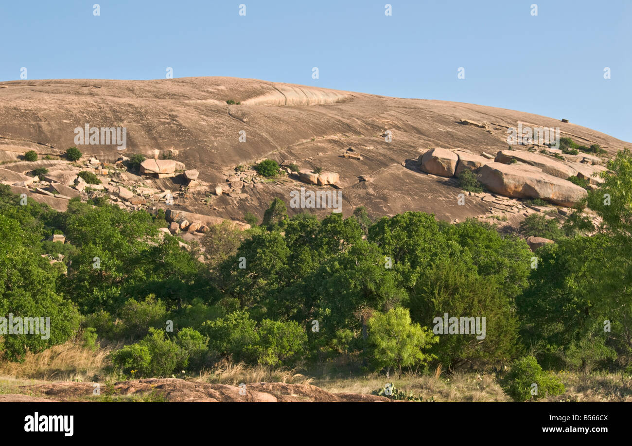 Texas Hill Country Fredericksburg Enchanted Rock Stato Area Naturale cupola di granito famoso nella leggenda indiana Foto Stock