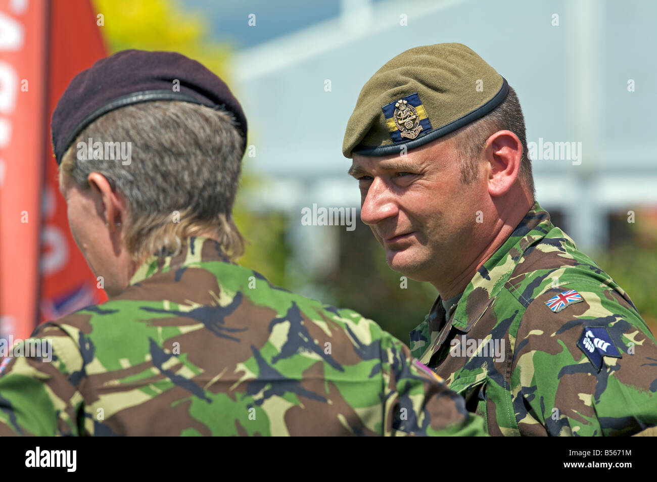 2 I membri dell'equipaggio di un Challenger 2 serbatoio Foto Stock