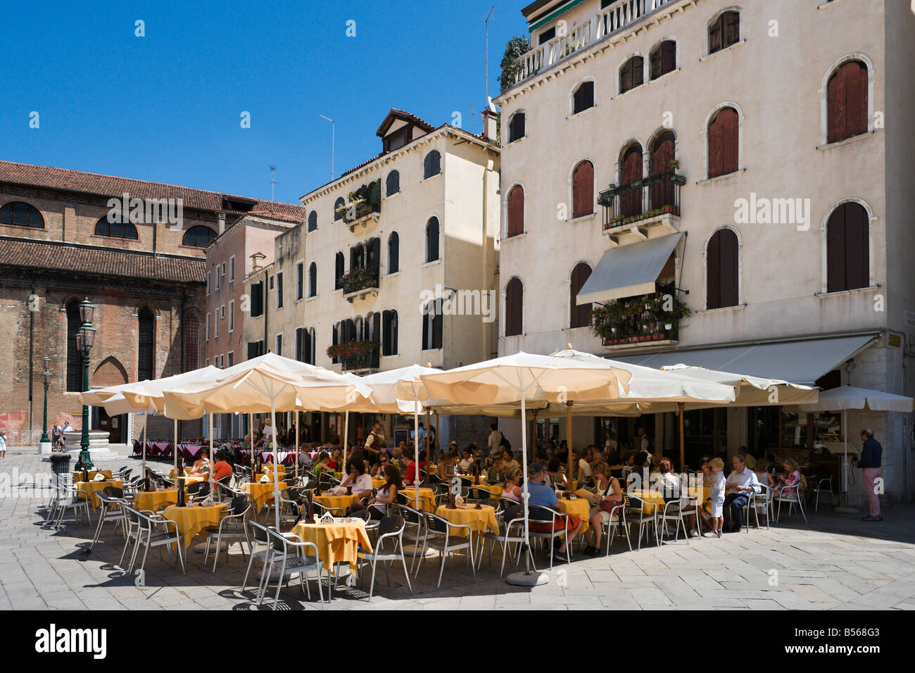 Ristorante in Campo Santo Stefano nel quartiere di San Marco, Venezia, Veneto, Italia Foto Stock