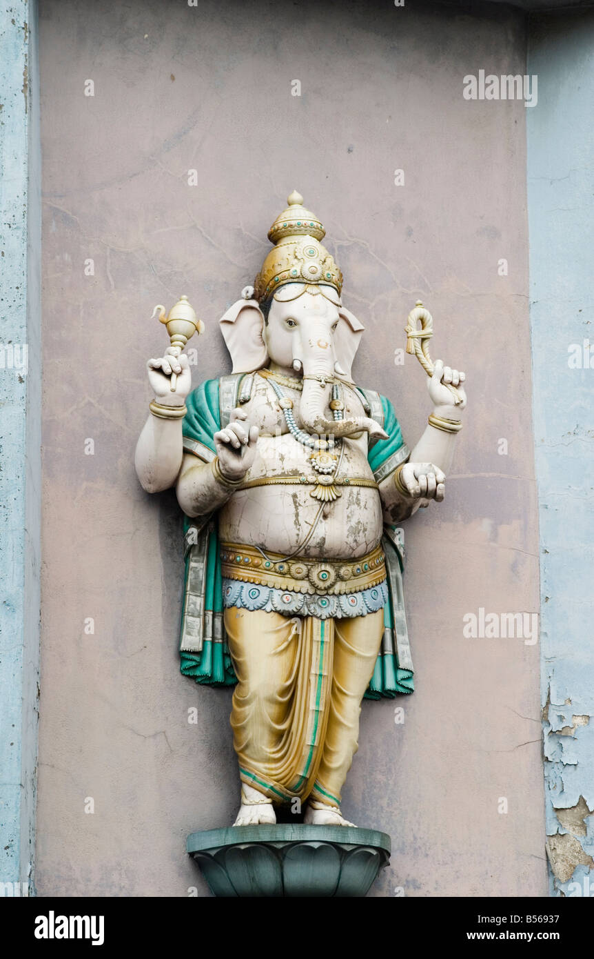 Dio indù Ganesha sulla parte esterna del Sri Mahamariamman Temple, Chinatown, Kuala Lumpur, Malesia Foto Stock