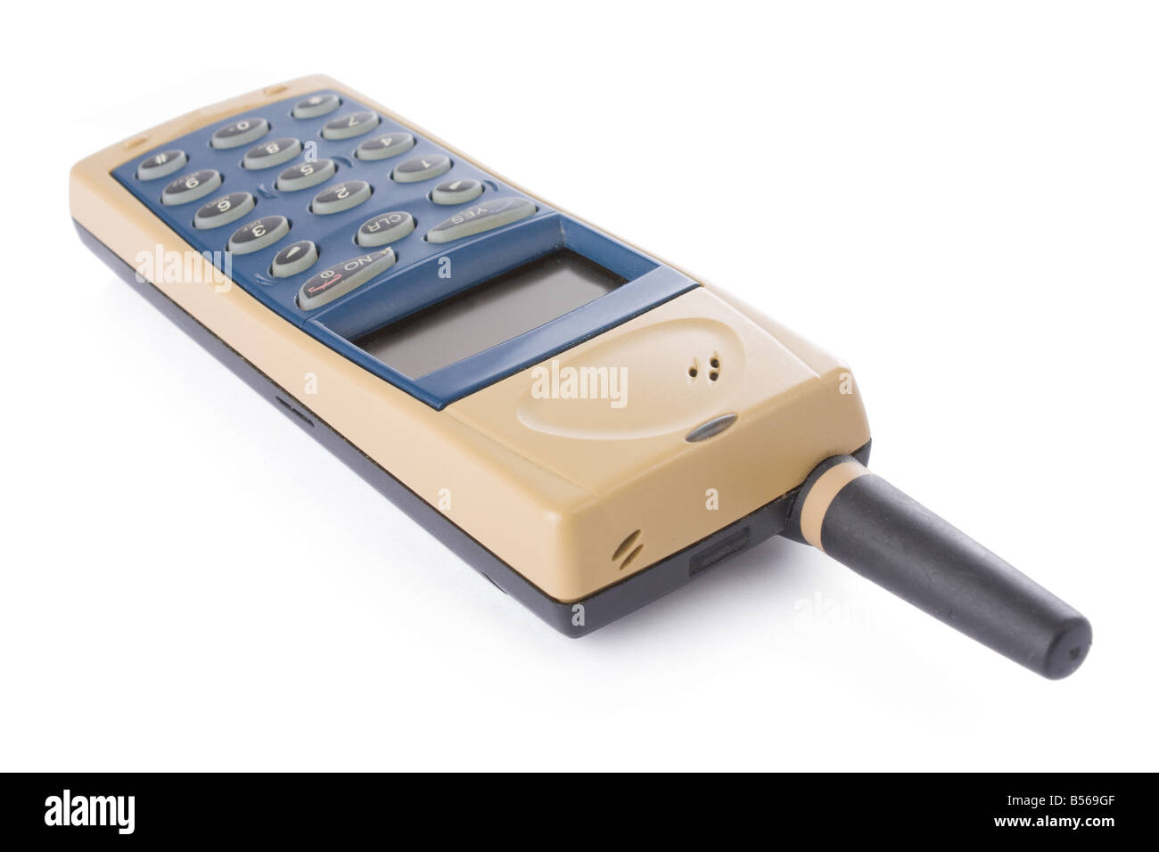 Vecchio telefono cellulare isolato su sfondo bianco Foto Stock