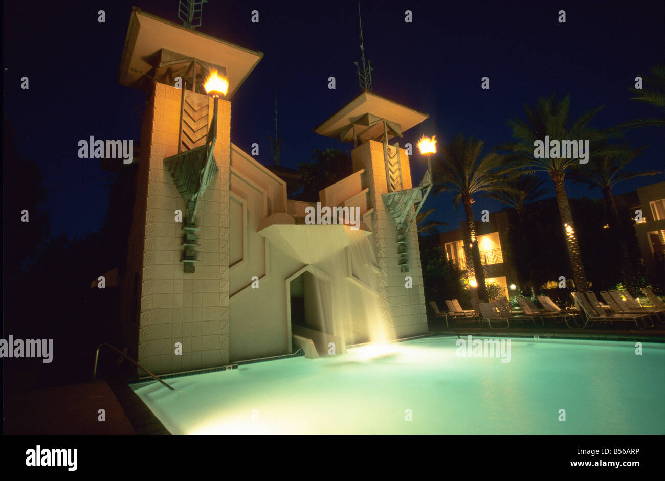 La piscina e la fontana al Biltmore Hotel ispirato all'architettura di Frank Lloyd Wright. In Arizona, Stati Uniti d'America Foto Stock