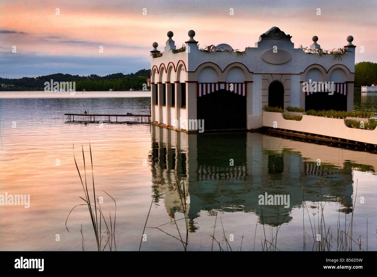 Tramonto sul lago di Banyoles, Spagna Foto Stock