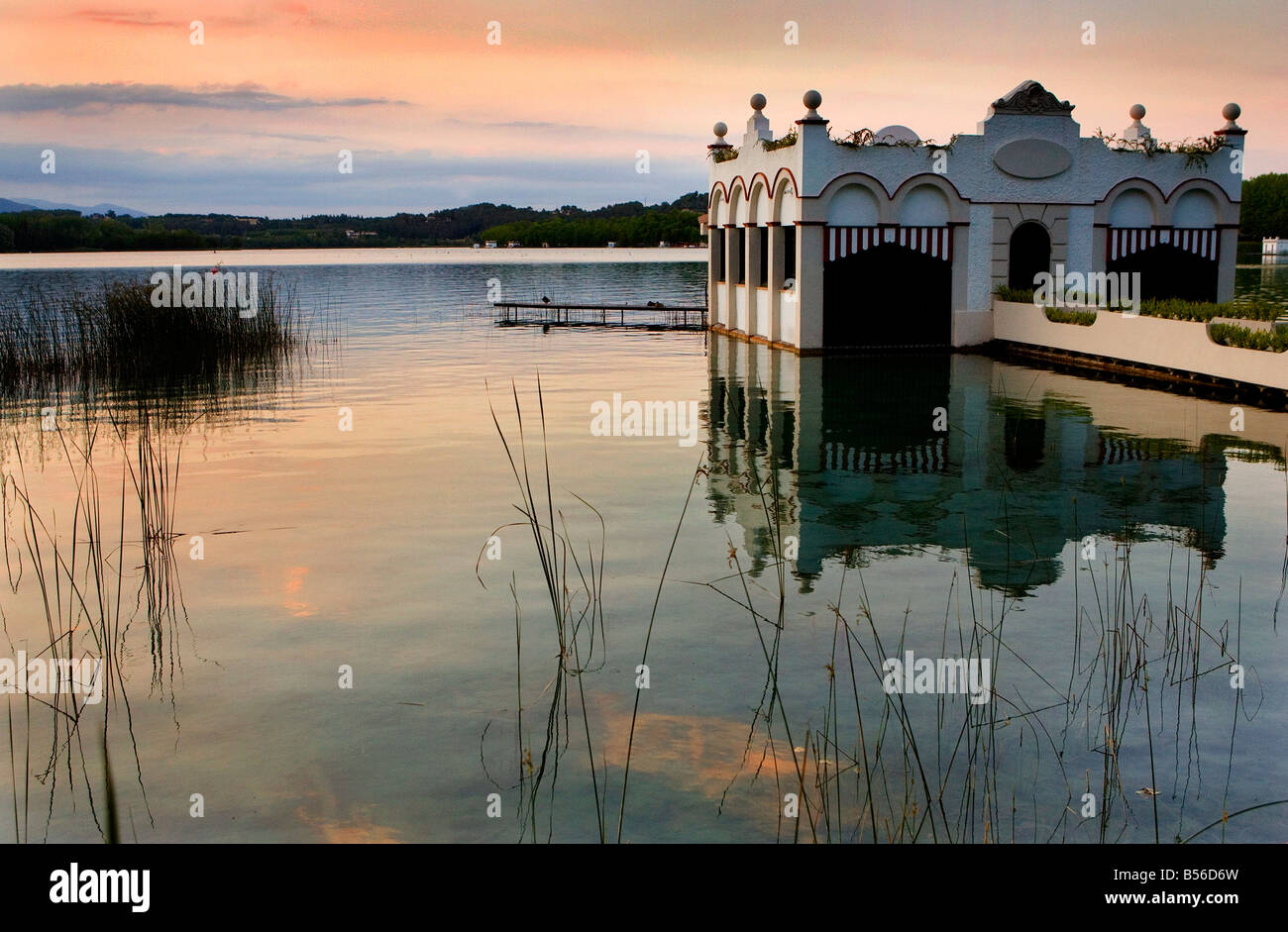 Tramonto sul lago di Banyoles, Spagna Foto Stock