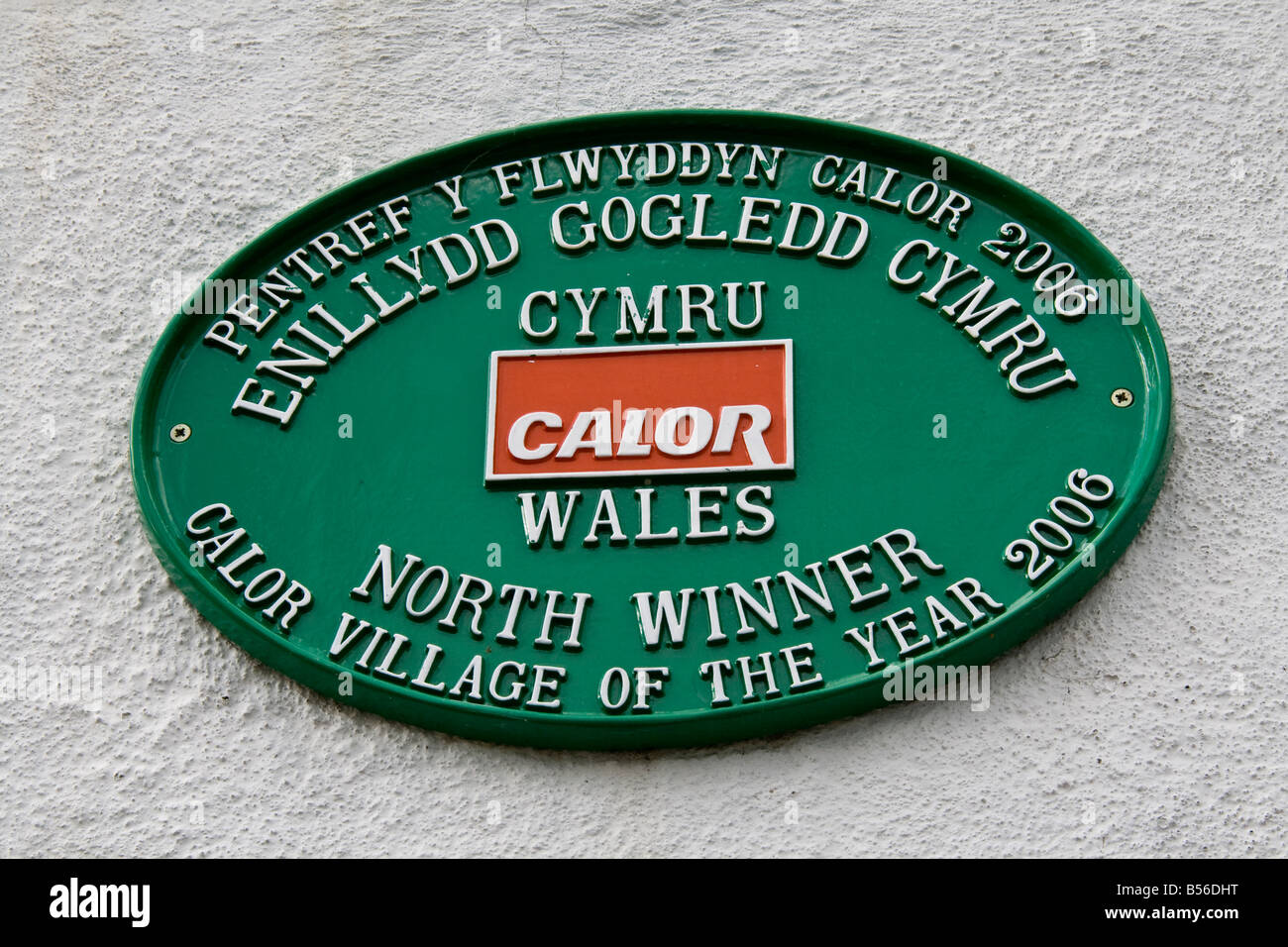 Placca in Trefriw, Conwy commemorando il villaggio come Calor villaggio dell'anno 2006 Nord vincitore della categoria Foto Stock