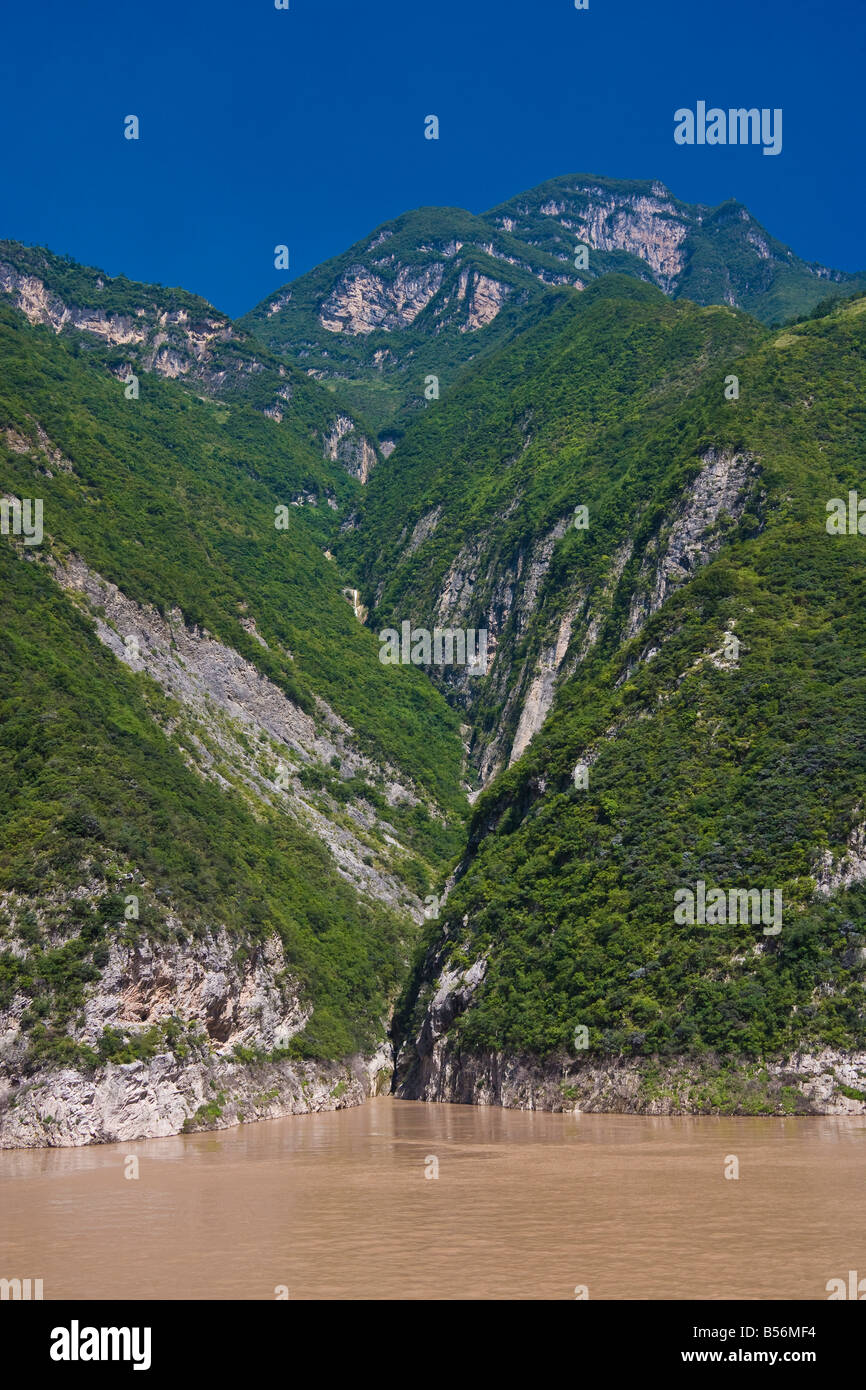 Tiny mini gorge off Wu Gorge in tre gole area del fiume Yangzi Cina JMH3409 Foto Stock