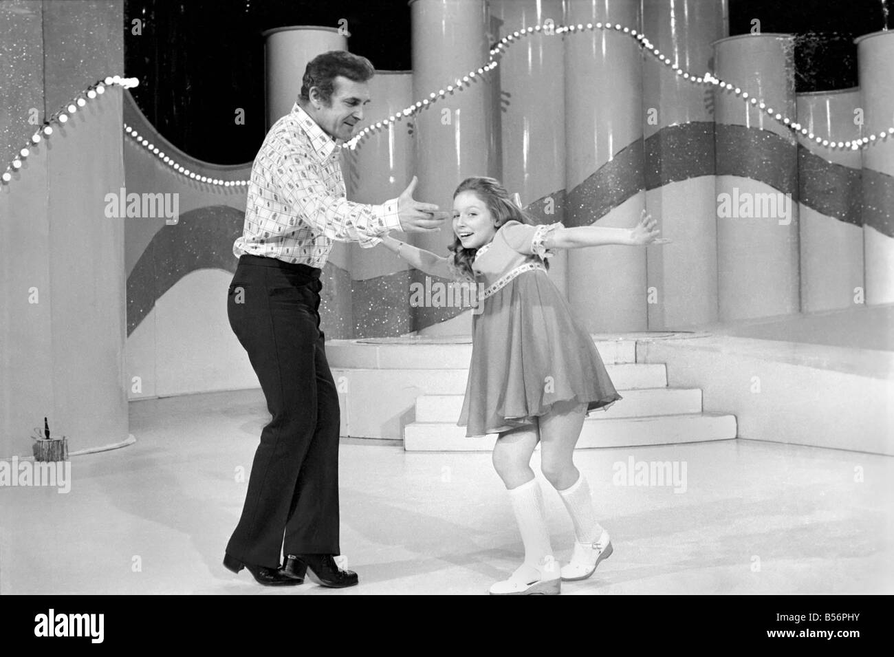 lena-zavaroni-in-bachelors-show-lena-zavaroni-10-anni-presenta-una