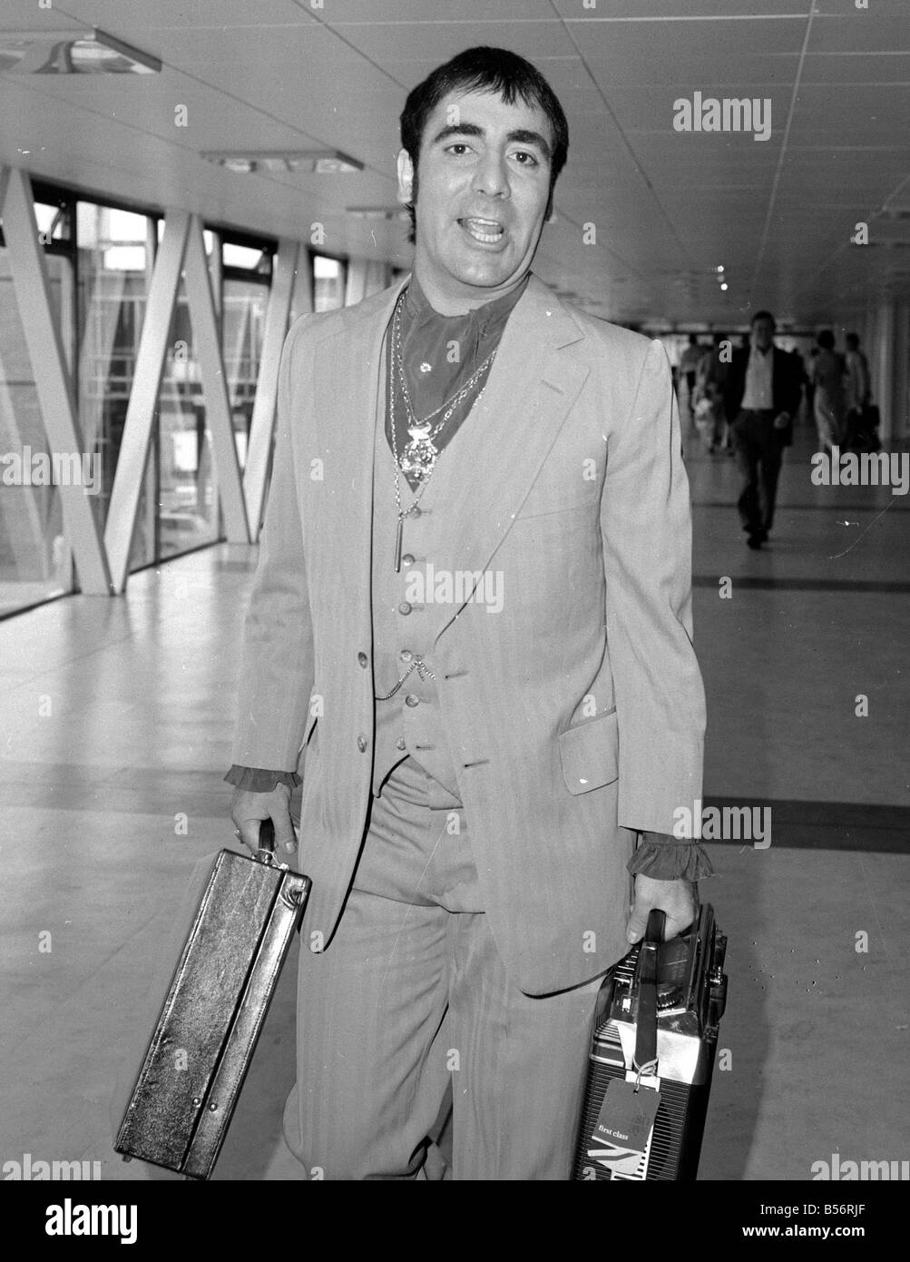 Il che il batterista Keith Moon raffigurato all'aeroporto di Heathrow di Londra&#13;&#10;Agosto 1978&#13;&#10;78-3970-001 Foto Stock