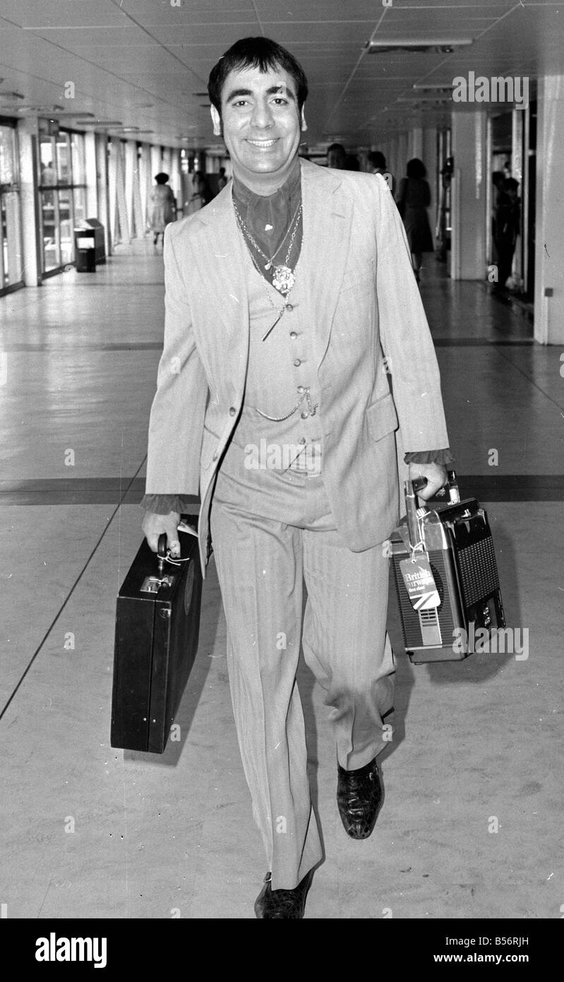 Il che il batterista Keith Moon raffigurato all'aeroporto di Heathrow di Londra&#13;&#10;Agosto 1978&#13;&#10;78-3970-002 Foto Stock