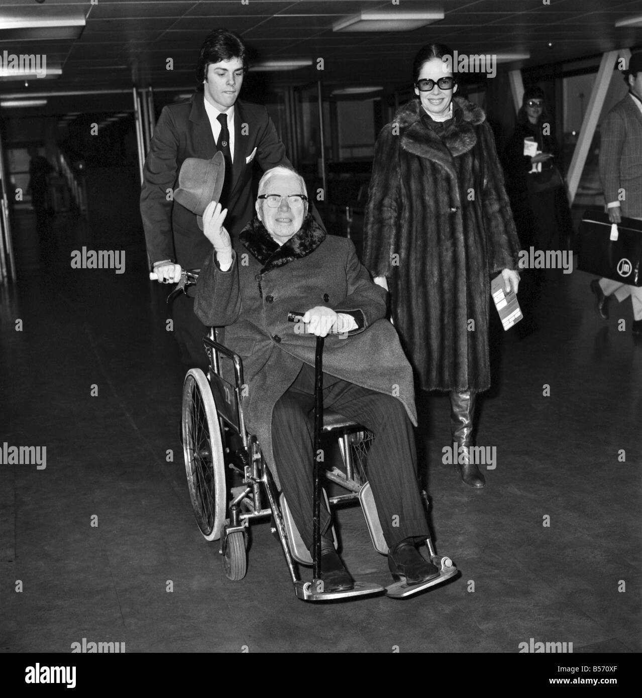 Film britannico Sir attore Charlie Chaplin arriva a Heathrow airport. &#13;&#10;Gennaio 1975 &#13;&#10;75-00350-001 Foto Stock