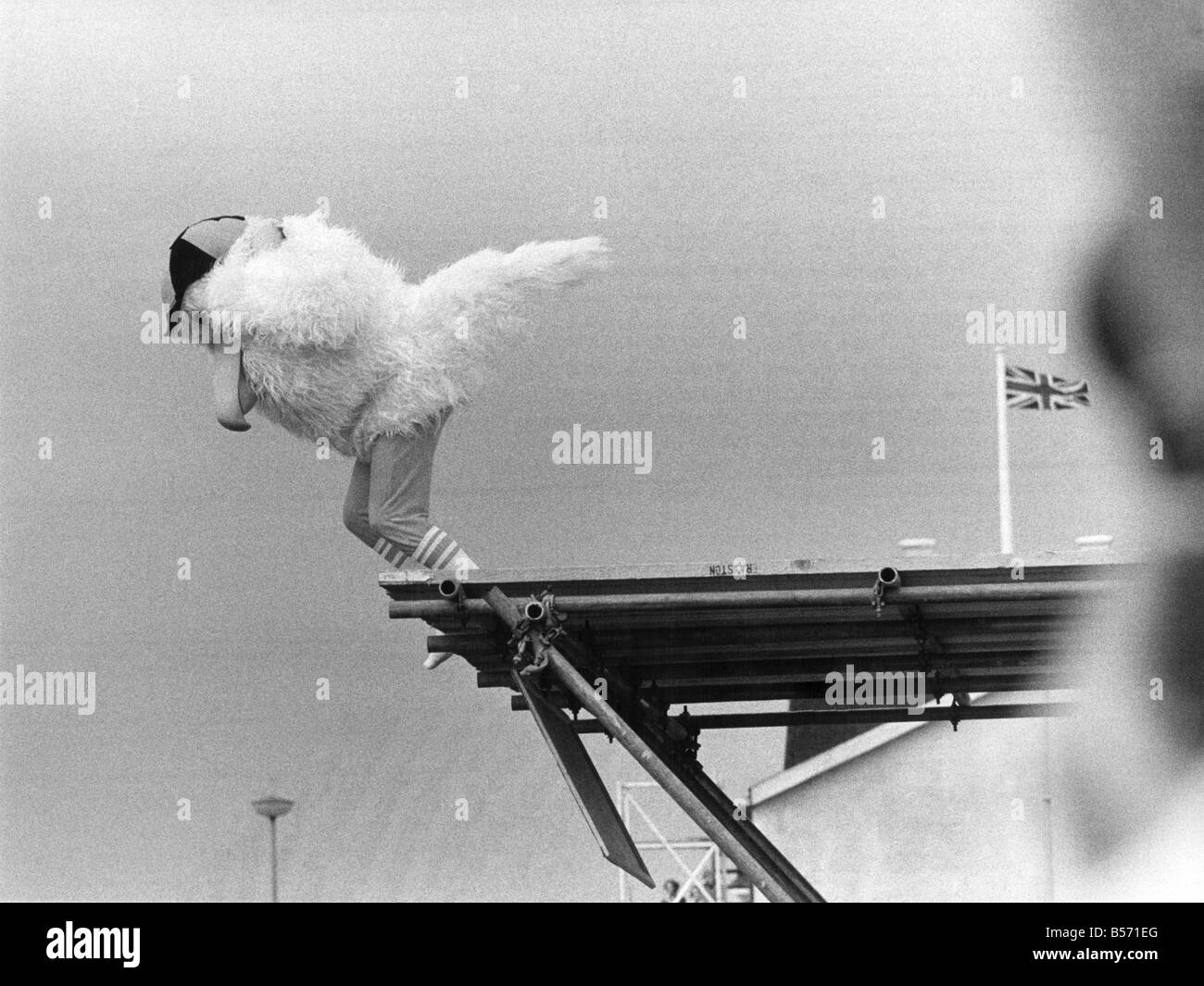 Il Uomini volanti di Bognor. Che non è il pollo'í è solo un altro concorrente in uomini volanti di Regis uomini volanti contenuto in cui 23 flyi Foto Stock