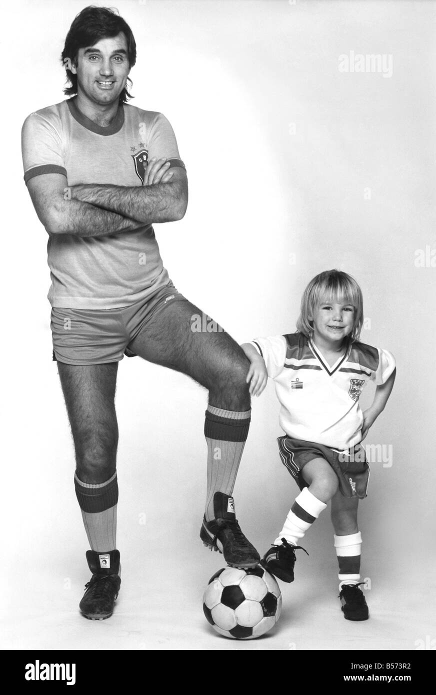 George Best del figlio è solo tre, ma lui sa già una cosa o due circa il calcio. Chiedere a lui chi è il migliore, vi dirà che il papà. Foto Stock