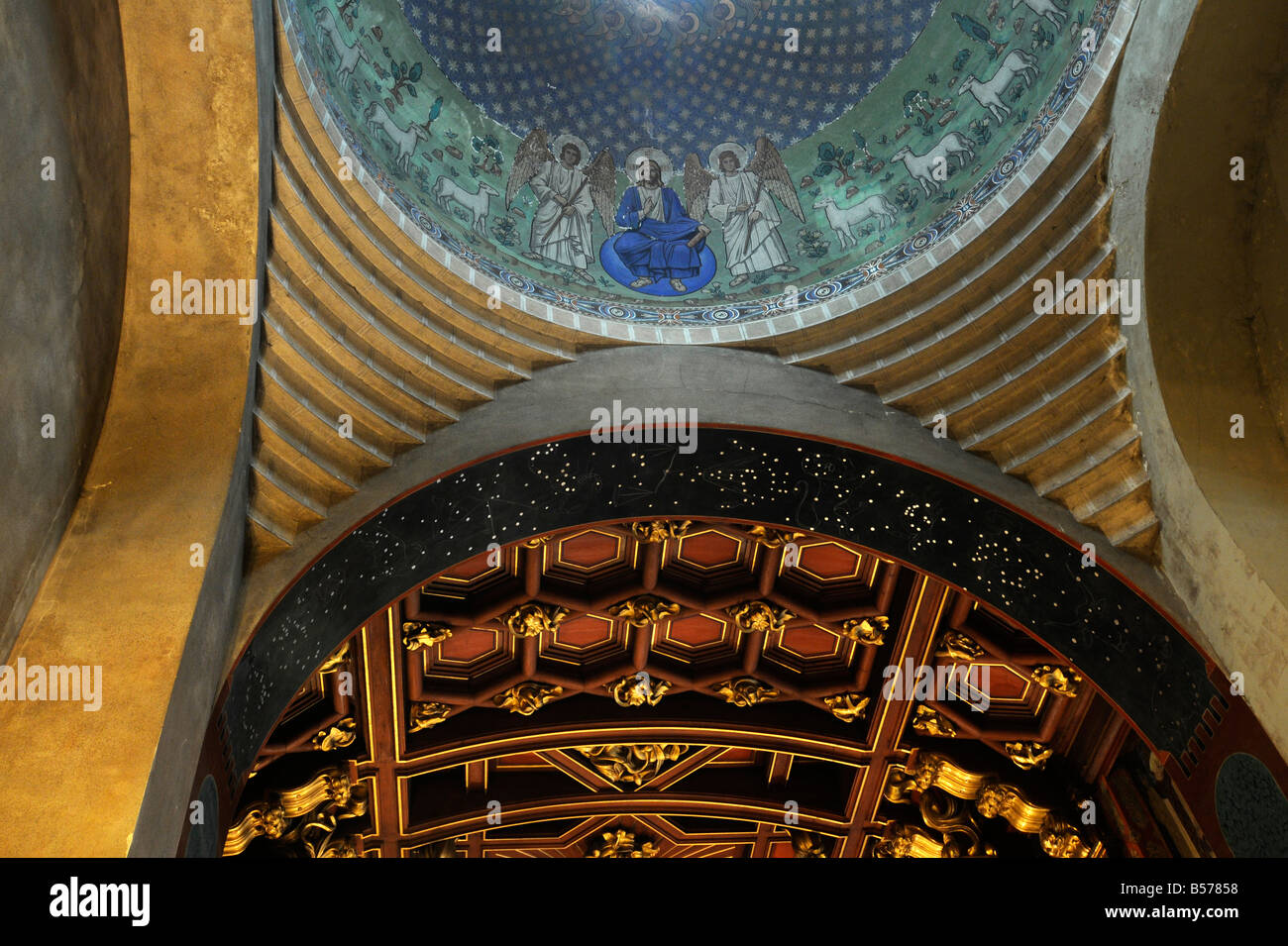 Interno della cattedrale armena, una delle chiese più belle di Lvov, Ucraina. Foto Stock