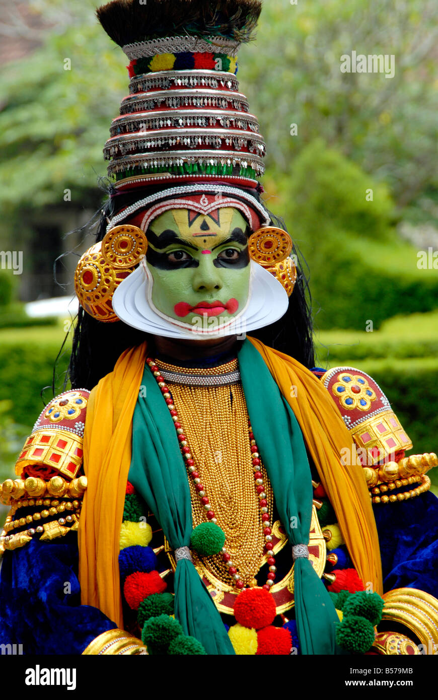 Un danzatore Kathakali con make up Foto Stock