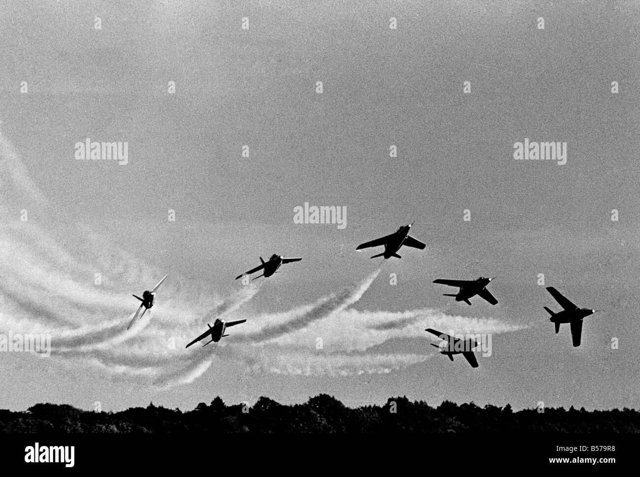 Basso livello di piatto. ÒBomb BurstÓ Raf acrobazia team le frecce rosse. Novembre 1969 P004669 Foto Stock