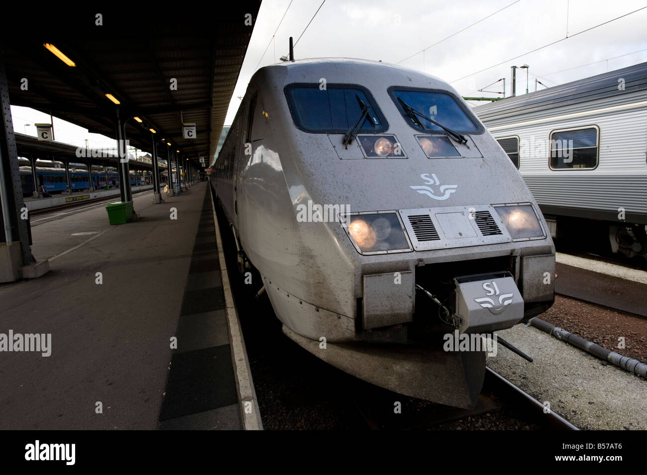 Treno svedese X2000 express alla stazione di Gothenburg Svezia Foto Stock