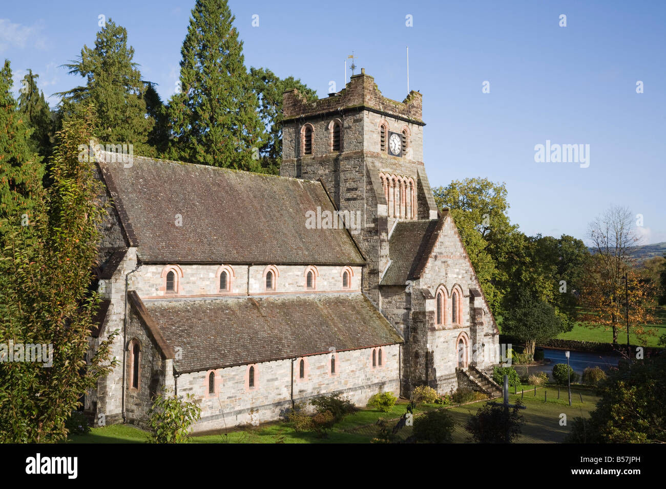 St Mary's Chiesa Parrocchiale 1873 nel borgo rurale. Betws-y-Coed Conwy Wales UK Gran Bretagna. Foto Stock