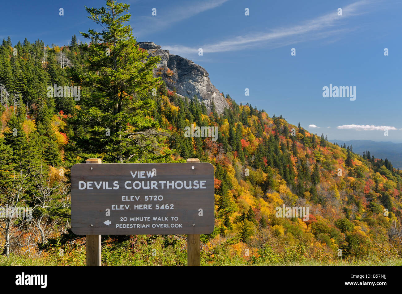 Devils Courthouse a inizio autunno su Blue Ridge Parkway nella Carolina del Nord e Stati Uniti d'America. Foto di Darrell giovani. Foto Stock