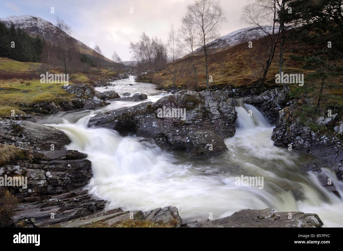 Highland river vicino a Glen Lyon, Perth and Kinross, Scotland, Regno Unito, Europa Foto Stock
