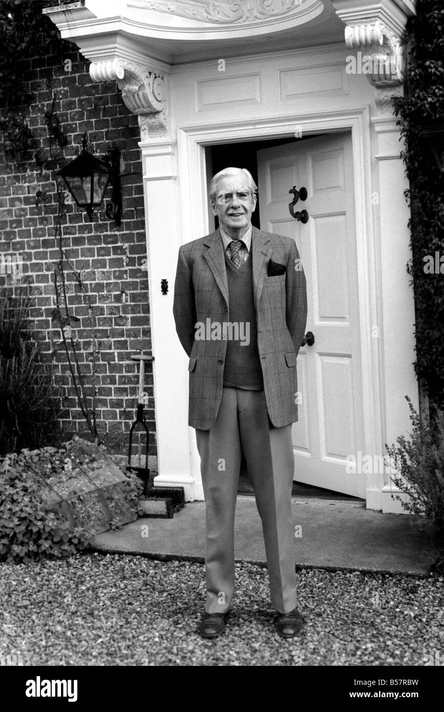 Signore Avon, ex Primo Ministro britannico Anthony Eden, alla vendita di capi di bestiame di Manor Farm vicino a Salisbury, Wiltshire. Asta del suo famoso Alvediston mandria di pedigree Hereford bestiame. ;Gennaio 1975 ;75-00455-003 Foto Stock